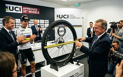 La UCI aprueba las ruedas de 32"