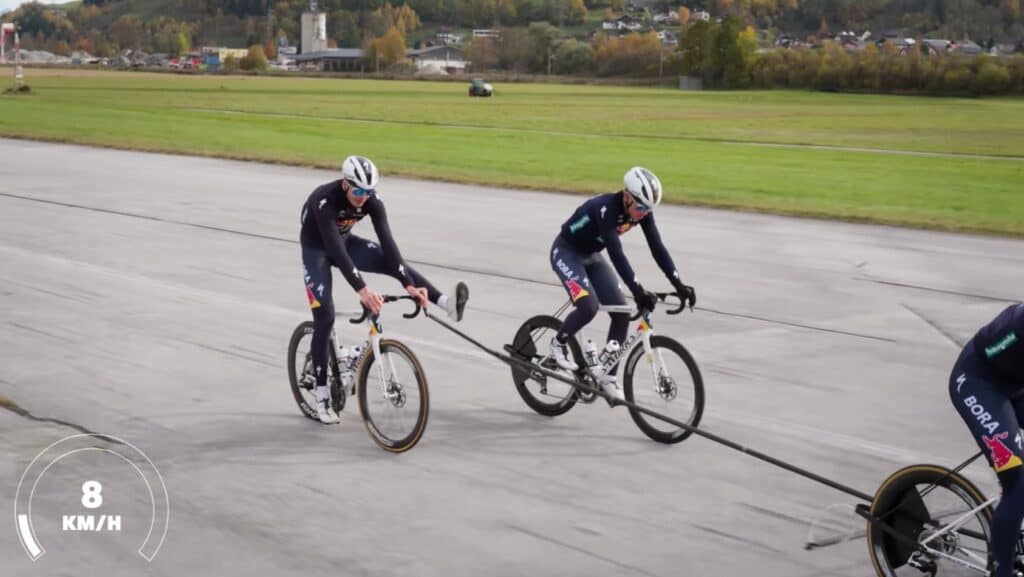 Los Red Bull Bora van como aviones y hacen volar uno