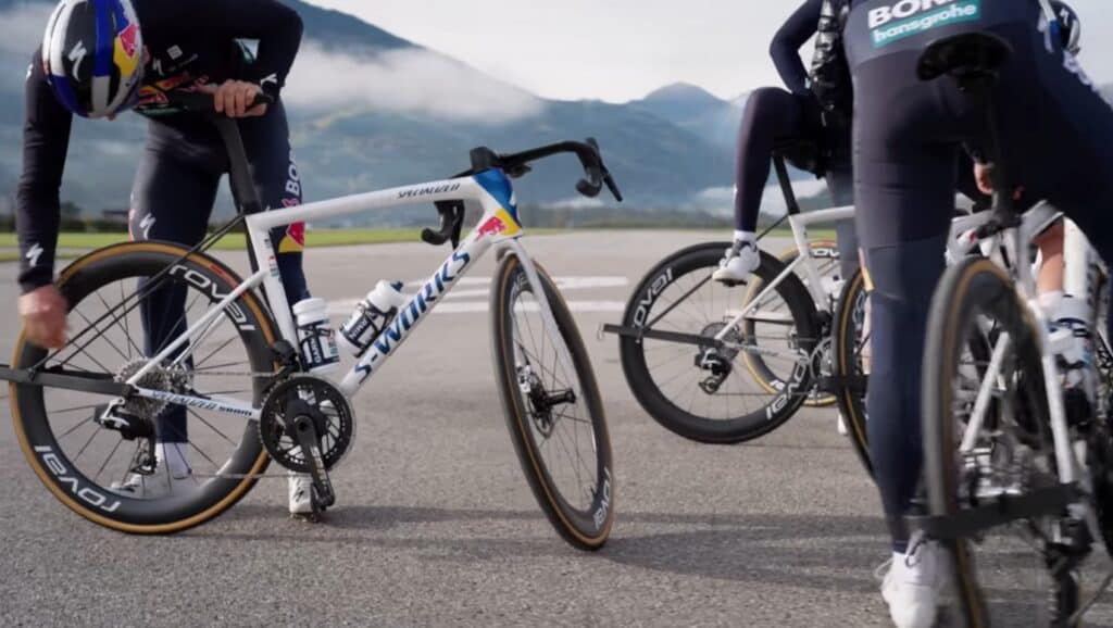 Los Red Bull Bora van como aviones y hacen volar uno