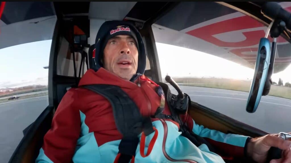 Los Red Bull Bora van como aviones y hacen volar uno