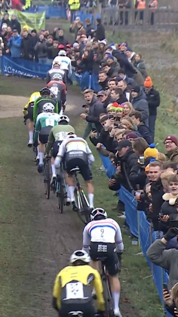 Aficionados Hater atacan a Van der Poel