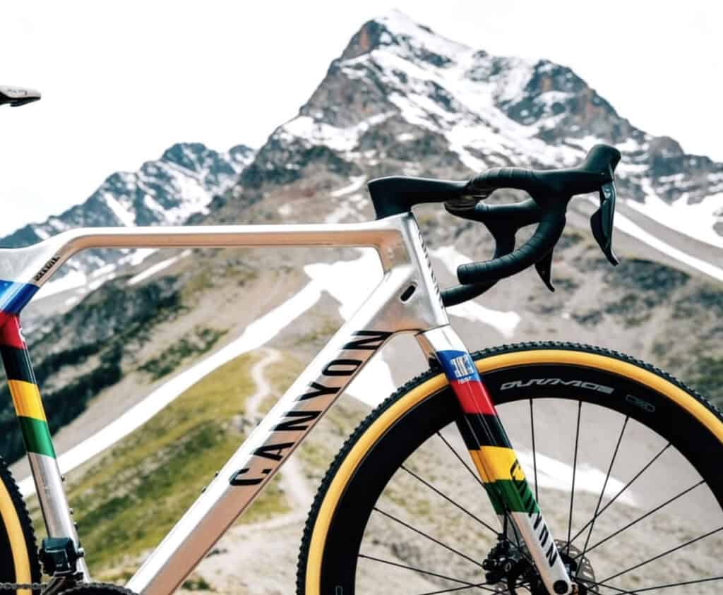 Van der Poel presenta su nueva Canyon Inflite CF SLX