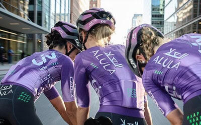 Jayco AlUla anuncia su nueva equipación MAAP