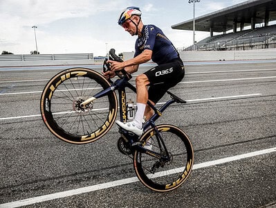 Pinarello Dogma F del equipo Q36.5 Pro