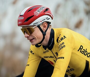 Vingegaard se cae entrenando en Málaga