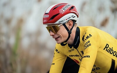 Vingegaard se cae entrenando en Málaga