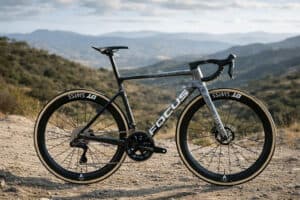 Focus Izalco Max se actualiza ahora con manillar integrado