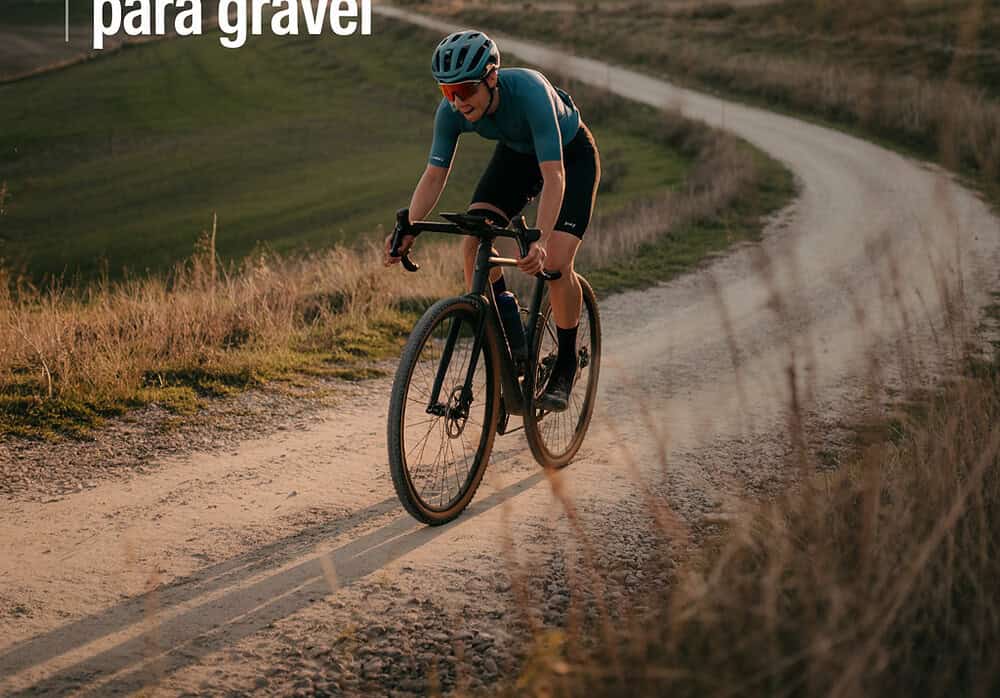 Cómo entrenar con Zwift y Strava para Gravel