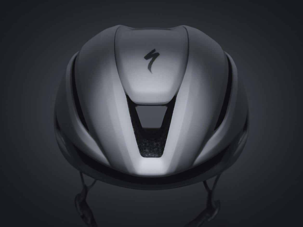 Interior del Specialized S-Works Evade 4 mostrando los canales 4D Cooling y las almohadillas Mips Air Node Pro