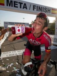 zumo cereza ácida ciclistas