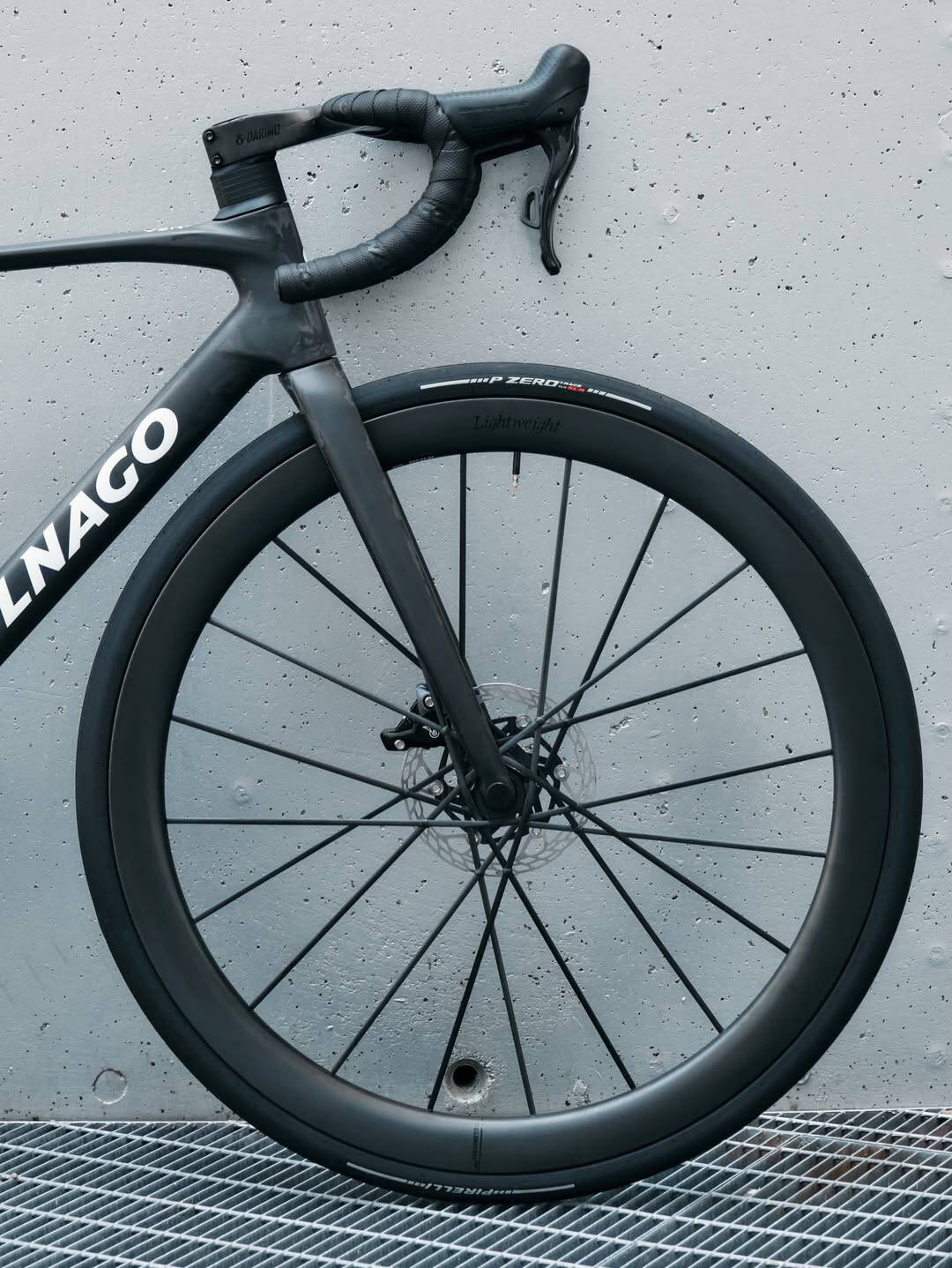 Cockpit Darimo Nexum Drag carbono integrado en Colnago V5Rs 6.240 gramos