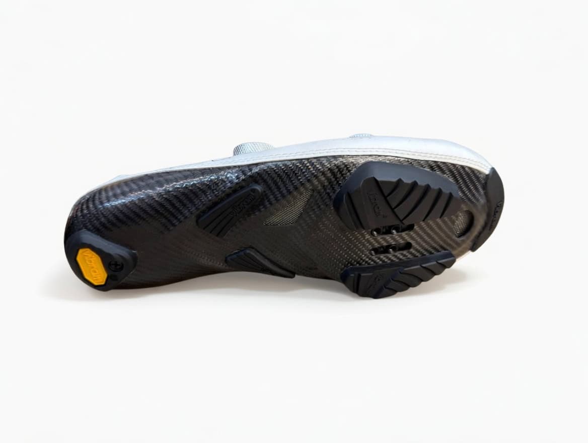 Detalle de la suela de carbono 3K+UD de las zapatillas Zuatu gravel