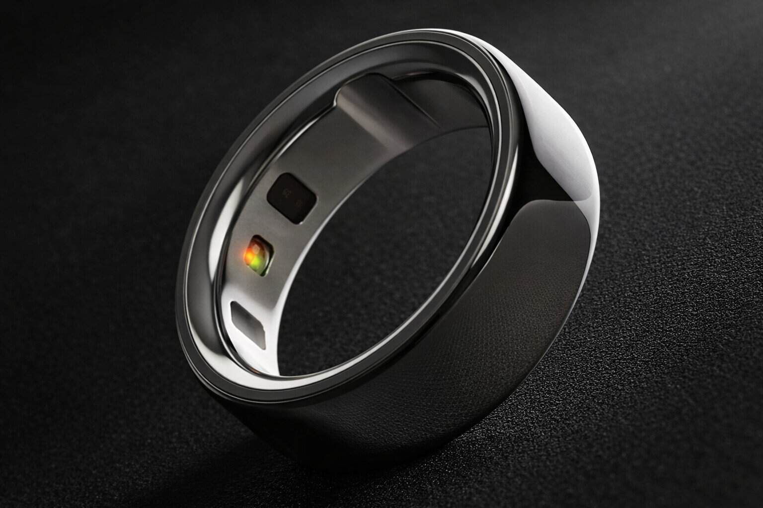 Ciclista usando Oura Ring para monitorizar recuperación y sueño