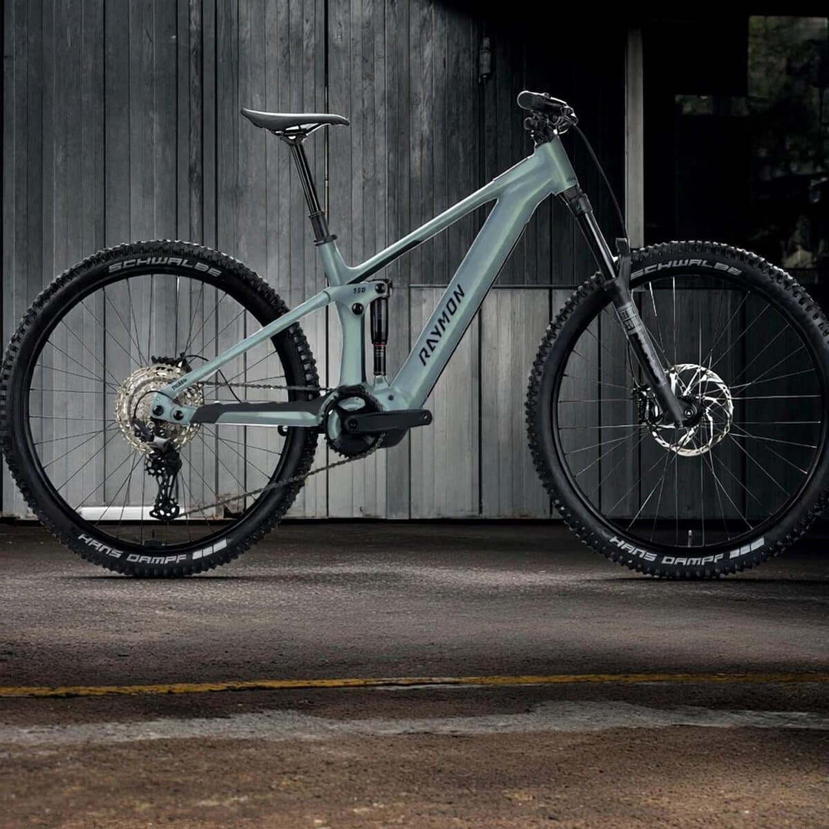 Raymon Durok Ultra con FOX Float 36, SRAM Eagle AXS y frenos Magura de 4 pistones