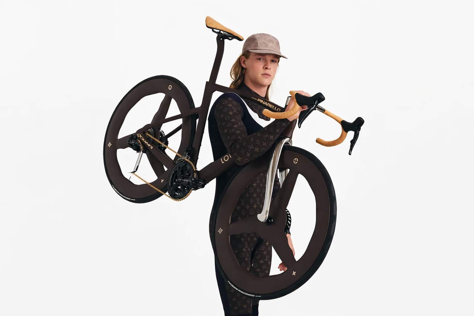 Pinarello Dogma F Louis Vuitton sobre la pasarela del desfile Men's SS2027