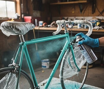 Cómo pintar una bicicleta con un spray