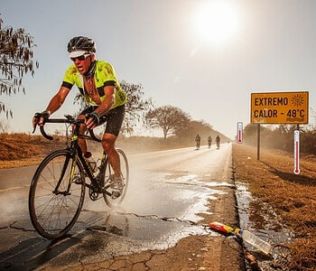 Cómo entrenar en bicicleta con ola de calor 2026