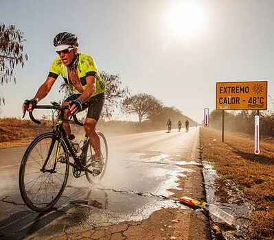 Cómo entrenar en bicicleta con ola de calor 2026