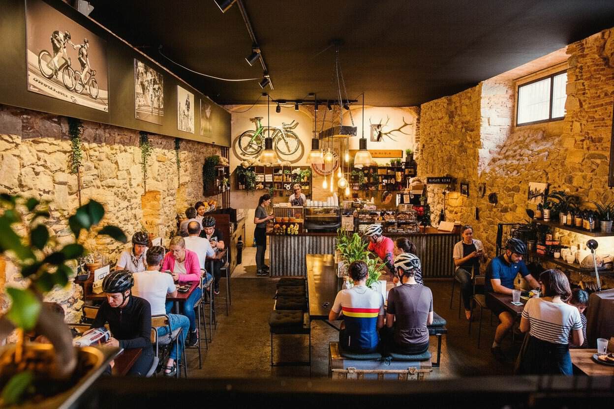 La Fábrica Girona, el bike café más famoso de España y referencia mundial del ciclismo