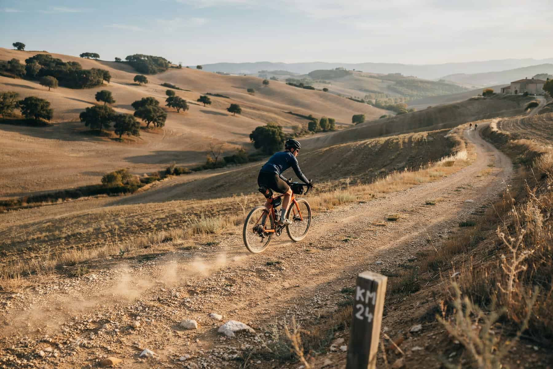 Ruta en bici de gravel por España paisajes naturales cicloturismo aventura