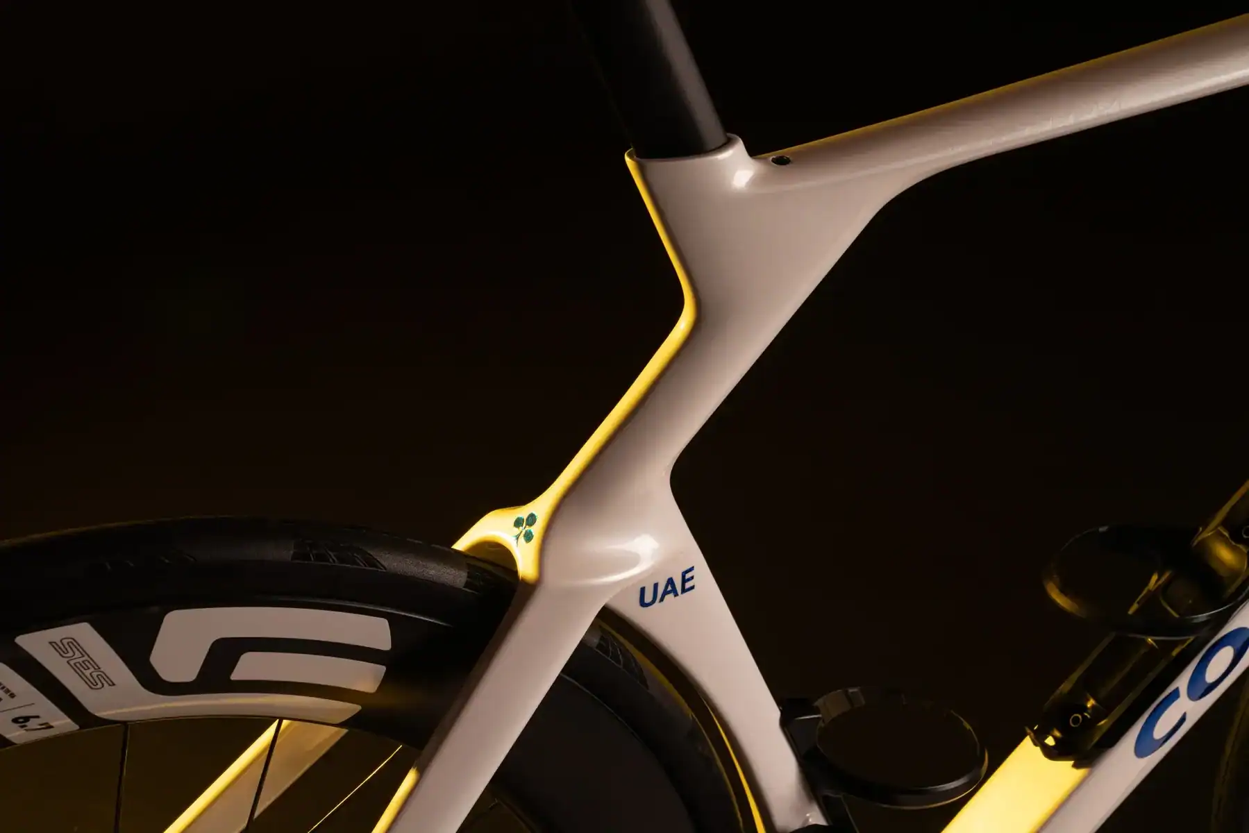Colnago Y1RS diseño aerodinámico cuadro carbono T1100 fabricación italiana