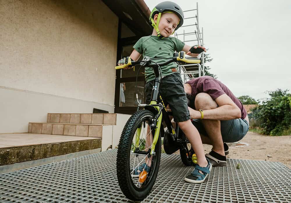 Ajustar una bicicleta de niño