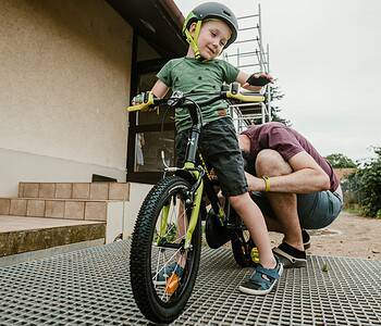 Ajustar una bicicleta de niño
