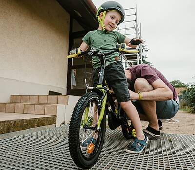 Ajustar una bicicleta de niño