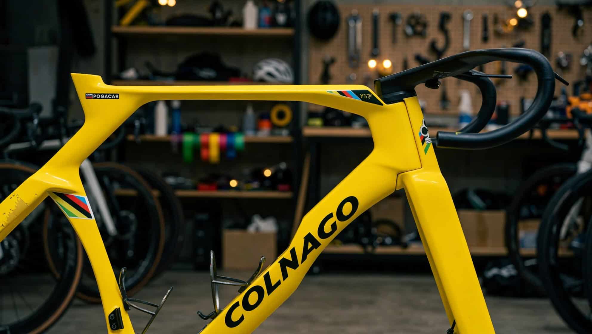 Colnago Y1Rs de Pogacar con colores arcoíris