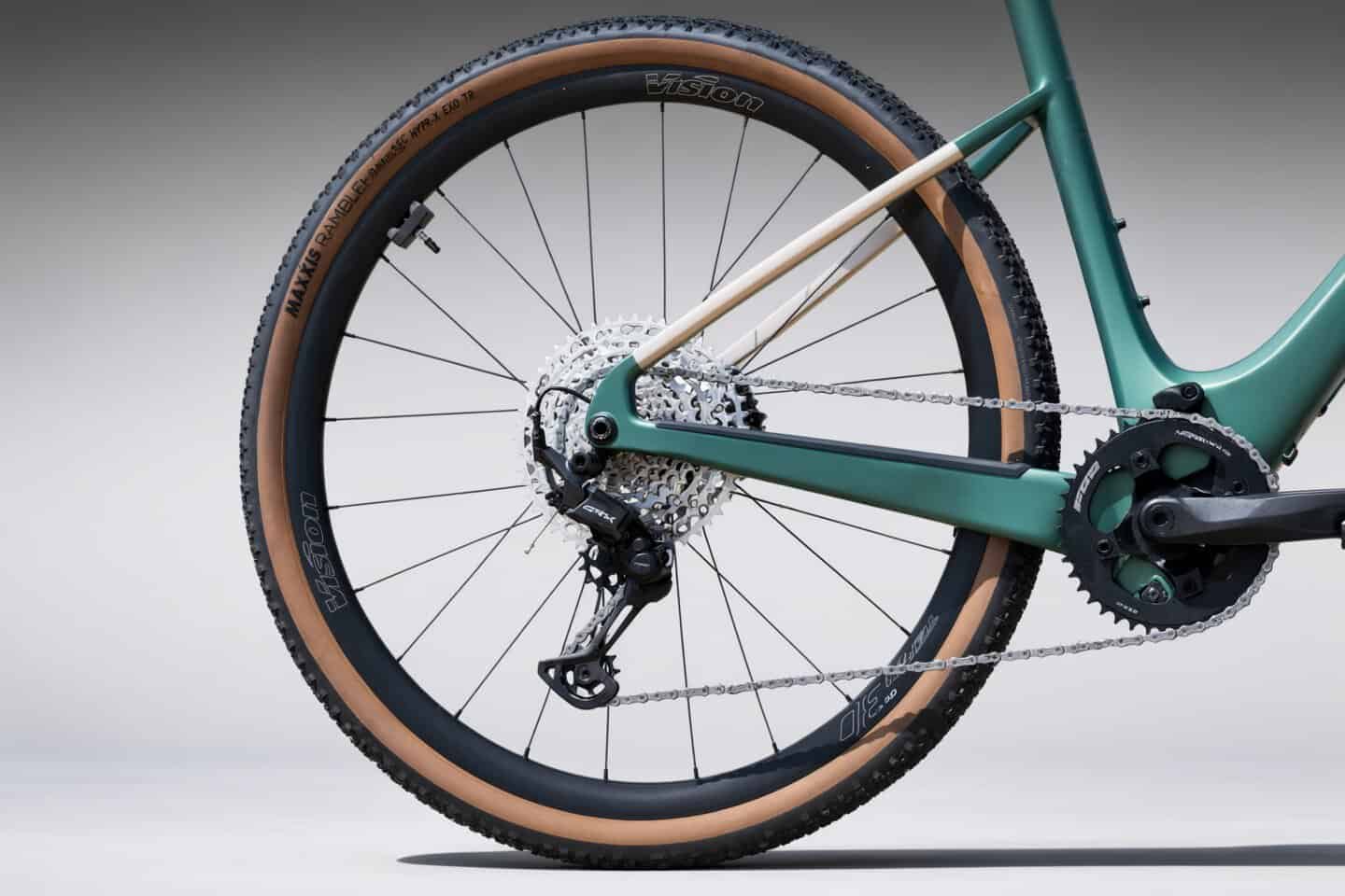 Paso de rueda de la BH iGravelX NX 2027 con neumático de gravel