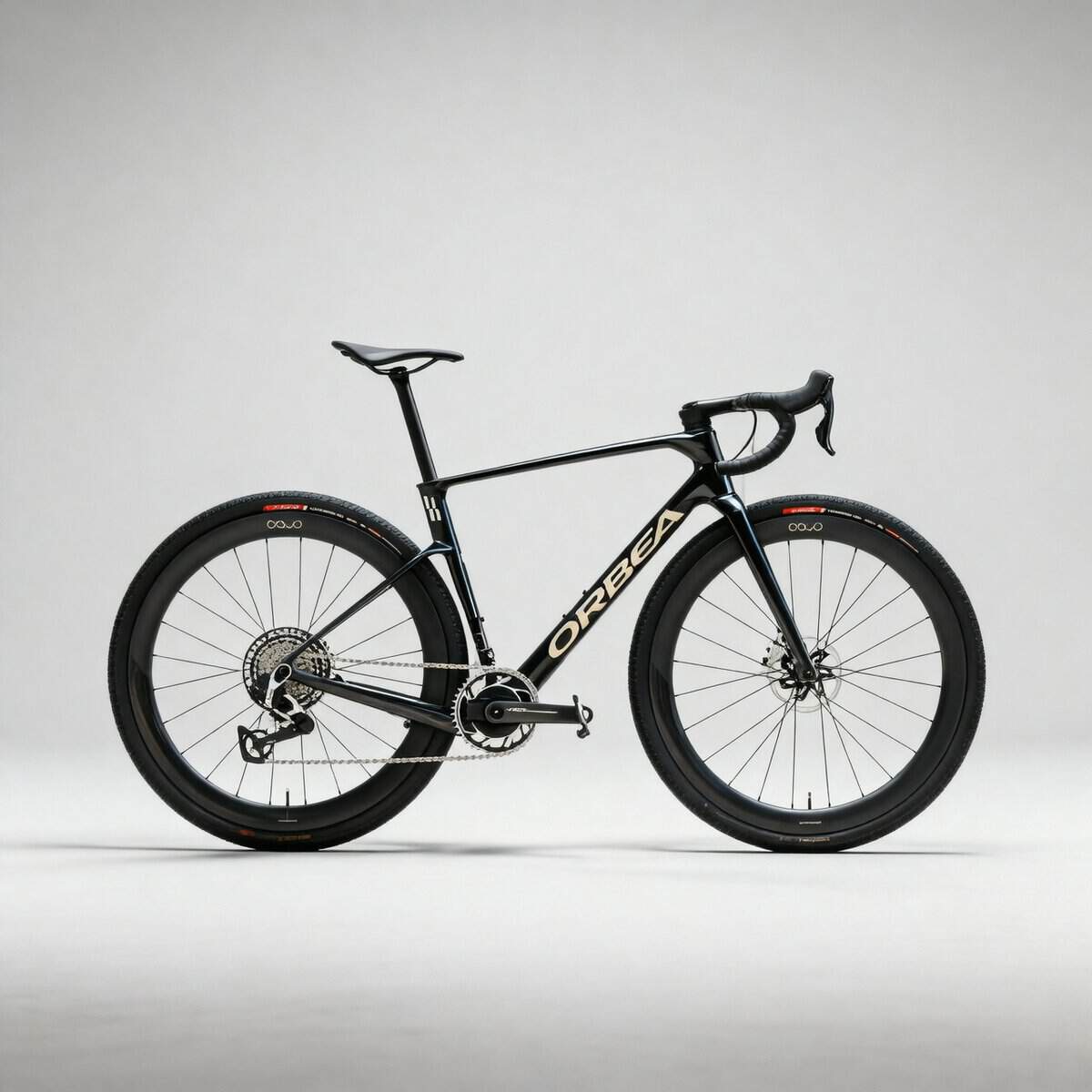 Orbea Terra Race, gravel de competición con cuadro de carbono OMX y ruedas Oquo