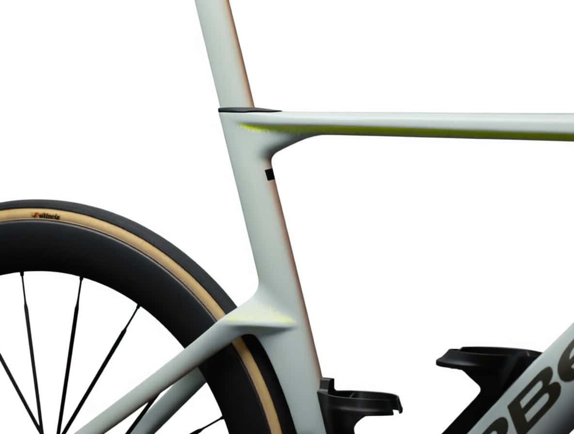 Nueva Orbea Orca Aero 2027 — detalle aerodinámico horquilla y tubo de dirección