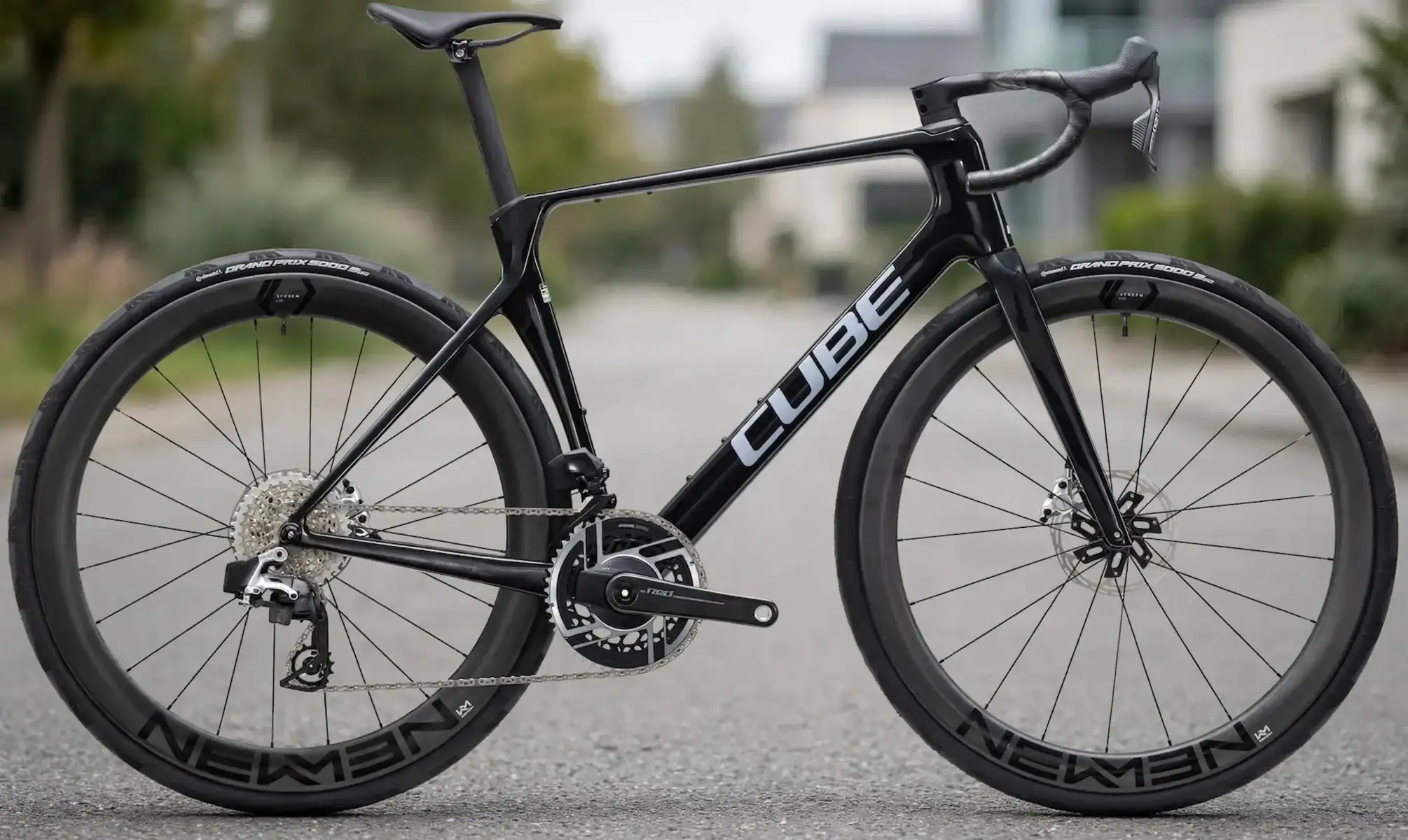 CUBE Agree C:62 SLT AXS con transmisión SRAM Red AXS, la versión tope de gama