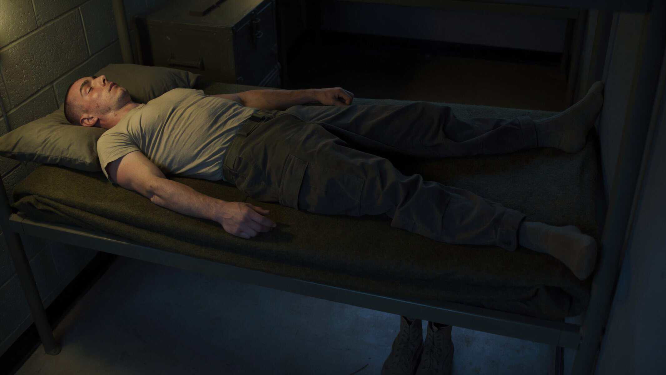Pasos de la técnica militar para dormir rápido